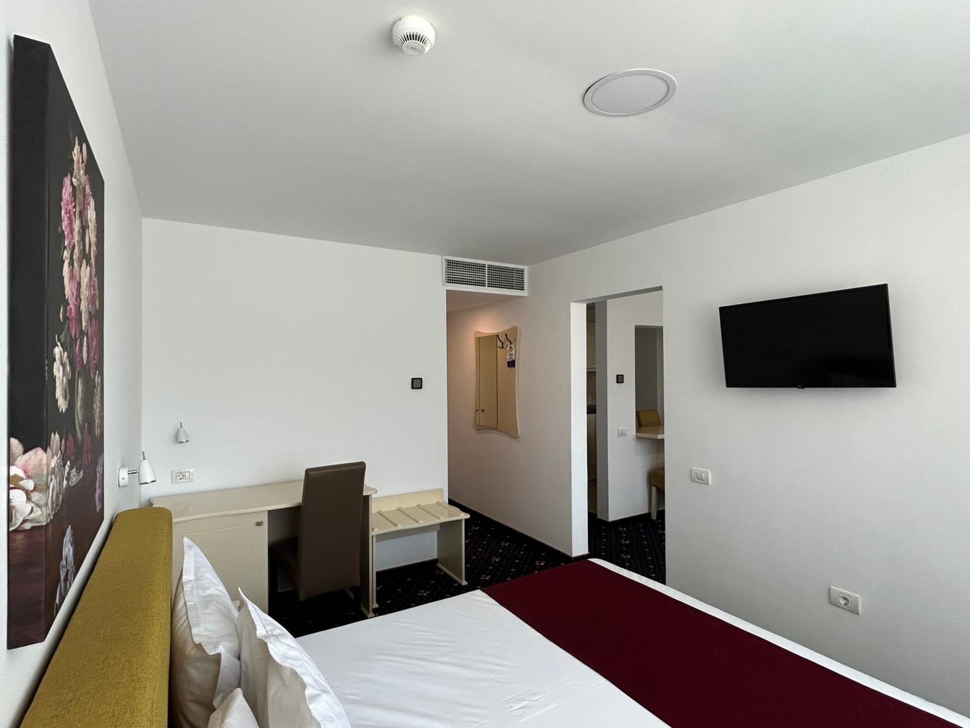 Hotel Agora Neptun Extérieur photo